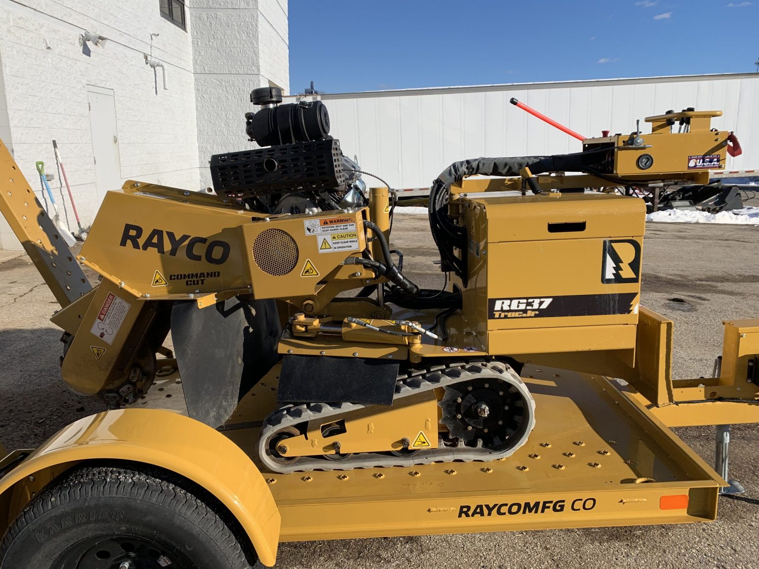 Selfpropelled treaded stump grinder rental near Milwaukee
